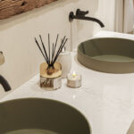 Ceasarstone 5113 Solenna bathroom